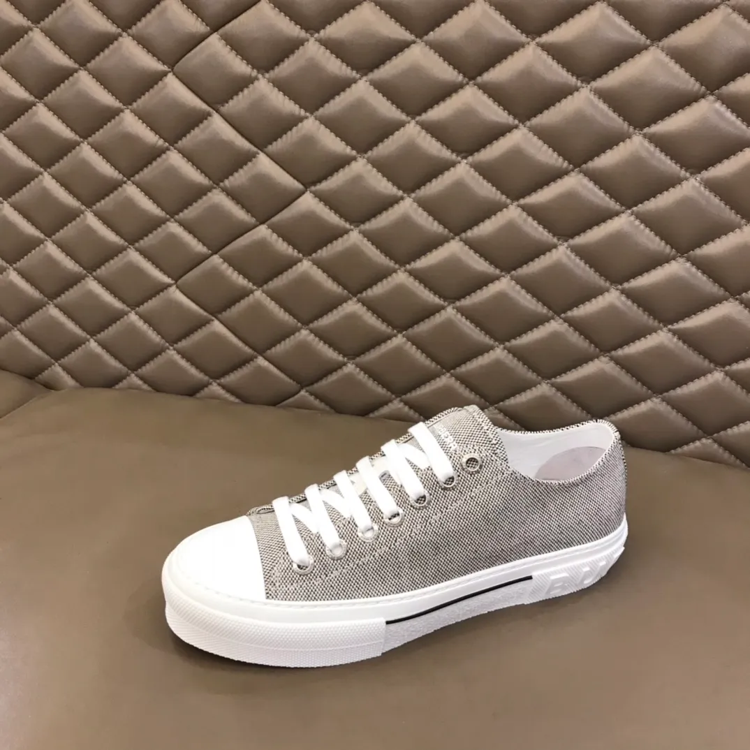 p400 "Burberr*" men's classic low-top sneakers, reinterpreted in Vintage check cotton material and decorated with a new brand logo. First-layer sheepskin lining, embossed Burberry logo on the heel, and original TPU outsole! Size: 38-44 No. 068